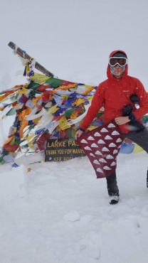 Tammie Liebhauser summits Larke Pass in Nepal